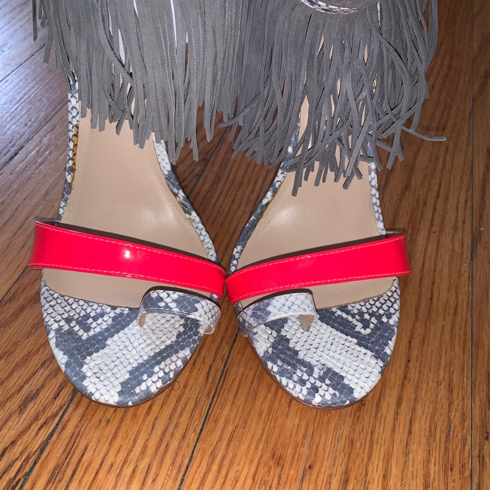 Emily B. Taina Natural Gray Snake Print Coral Fringe Sandal Size 9 - Picture 2 of 3